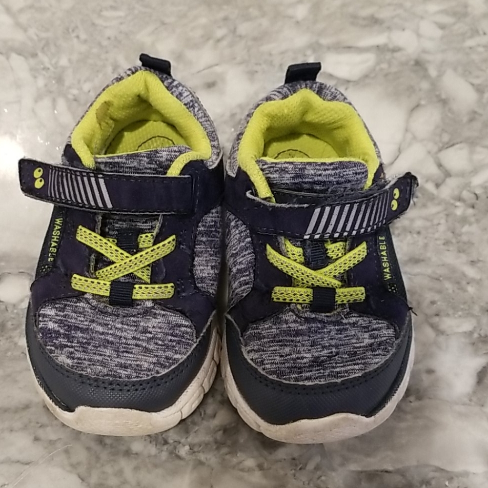 sneakers sz 5 baby boy